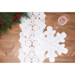 C&F Home Sparkle Snowflake Round Placemats Set Of 6, 17" -C&F Home GUEST a00cc24e df40 4b9e a1d4 256aa8bb0a64